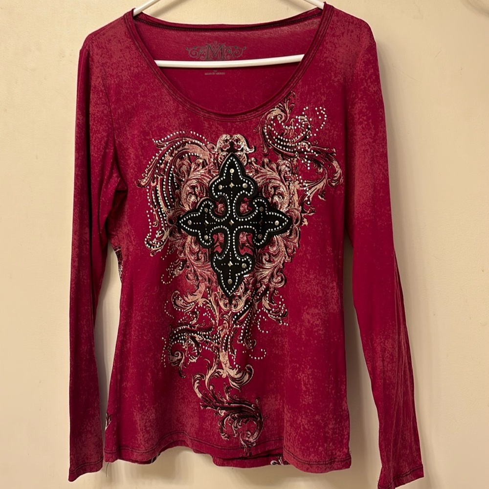 Women’s top from Maurice’s. Excellent like new condition.